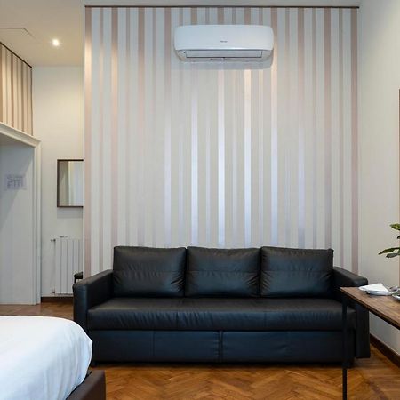 Varese Suites ภายนอก รูปภาพ