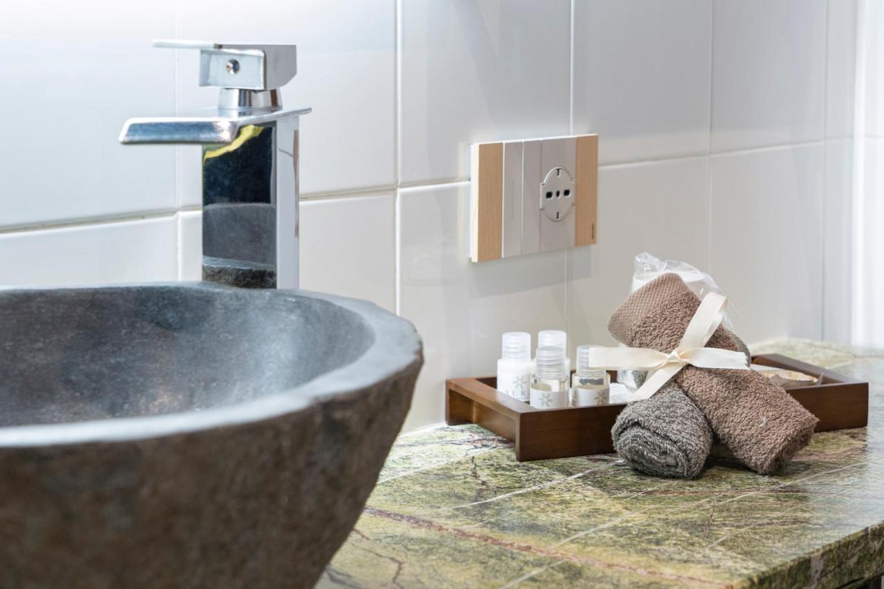 Varese Suites ภายนอก รูปภาพ
