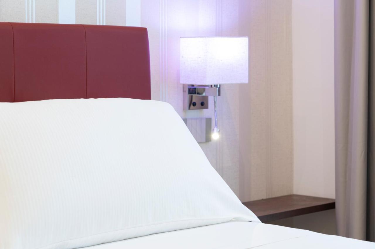 Varese Suites ภายนอก รูปภาพ