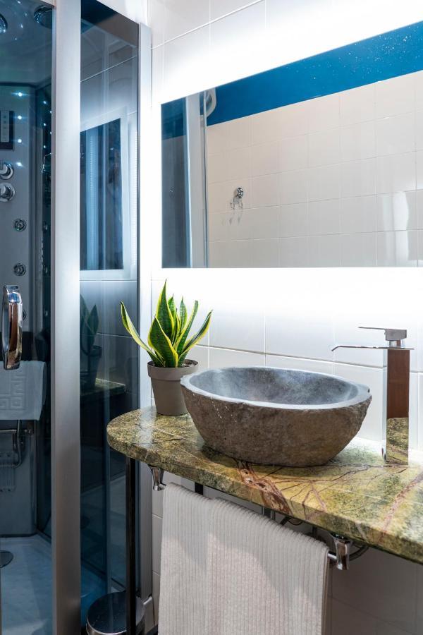 Varese Suites ภายนอก รูปภาพ