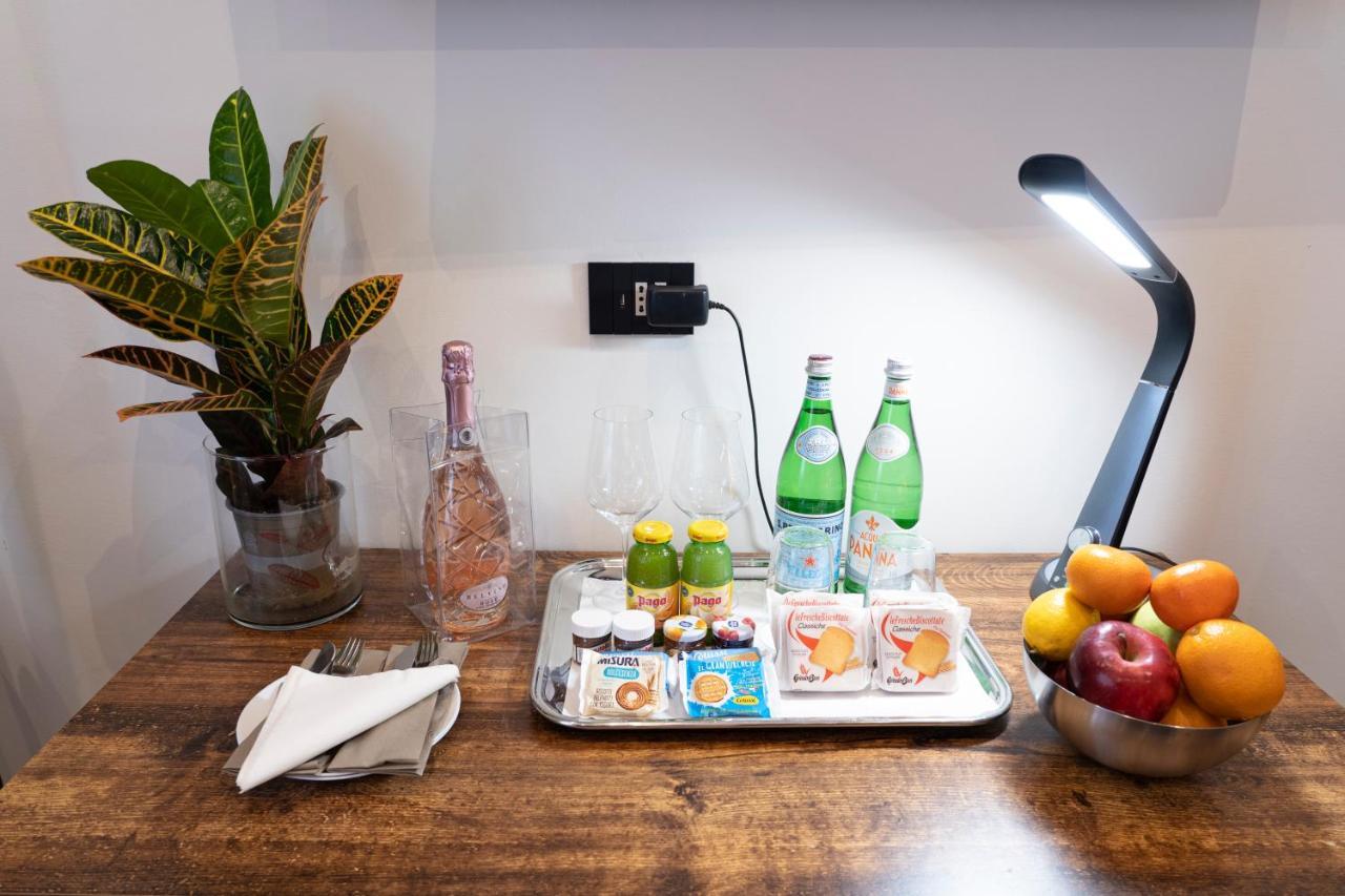 Varese Suites ภายนอก รูปภาพ