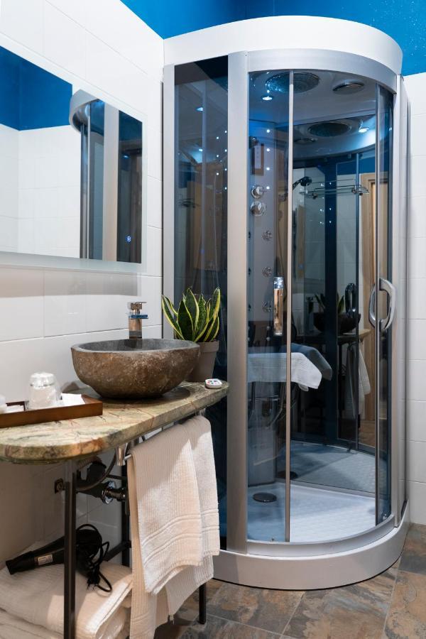 Varese Suites ภายนอก รูปภาพ