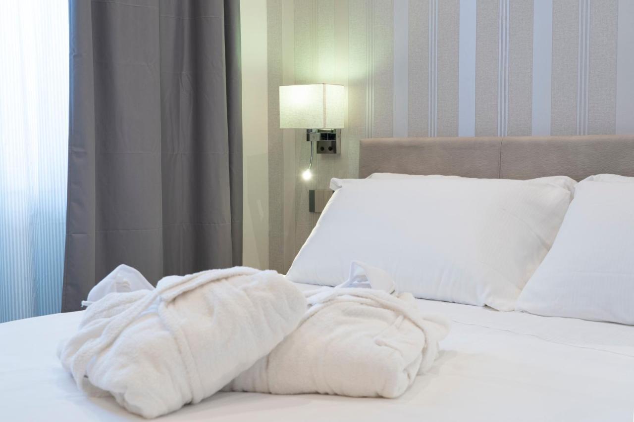 Varese Suites ภายนอก รูปภาพ