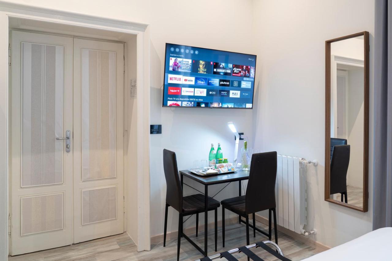 Varese Suites ภายนอก รูปภาพ