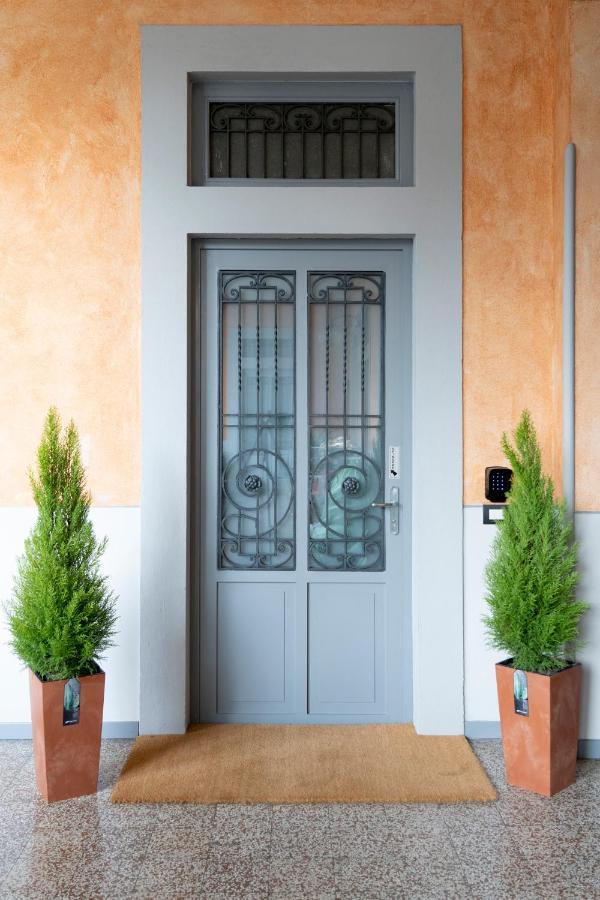 Varese Suites ภายนอก รูปภาพ