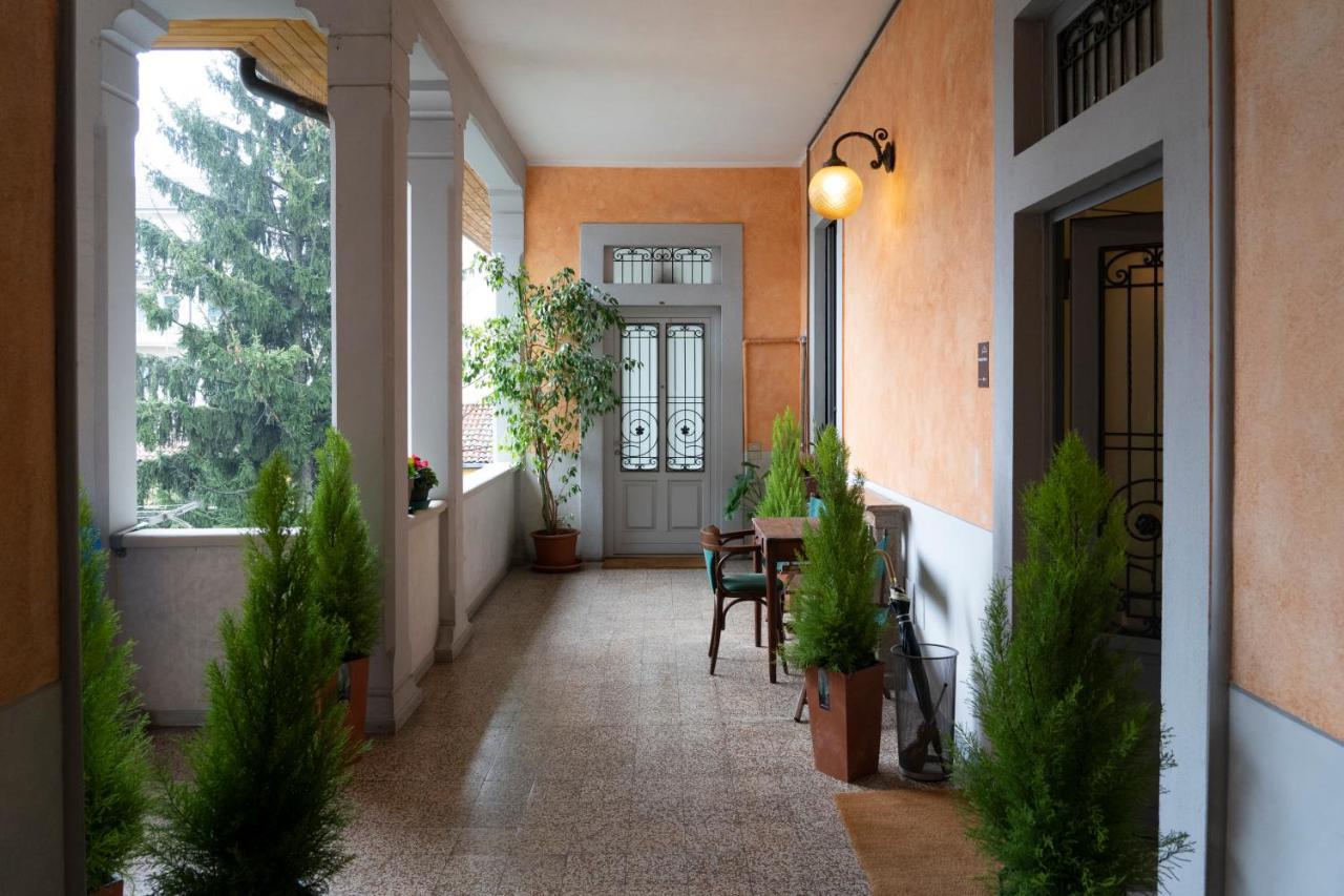 Varese Suites ภายนอก รูปภาพ