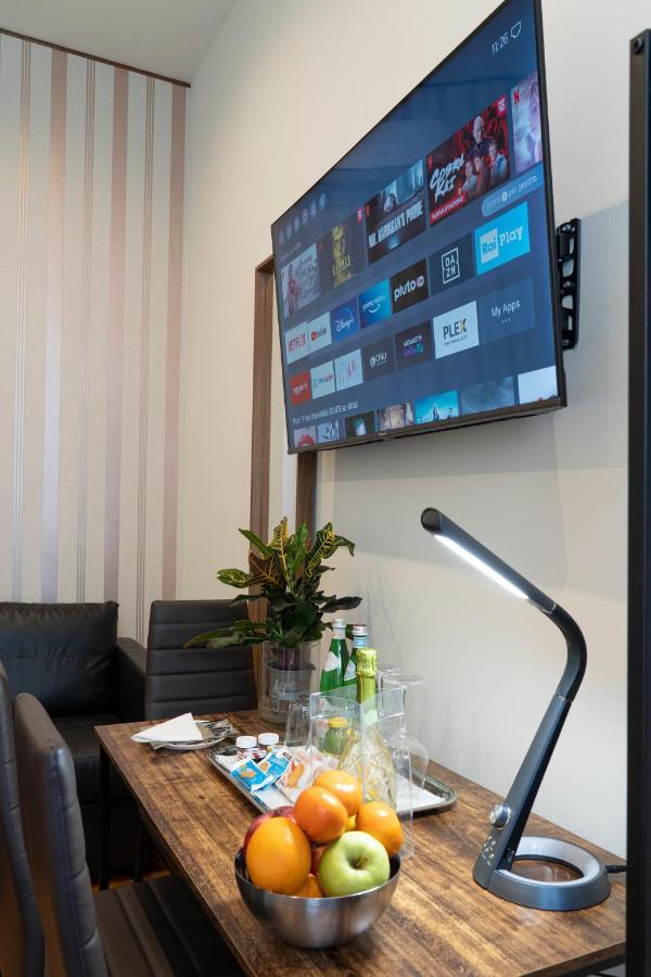 Varese Suites ภายนอก รูปภาพ