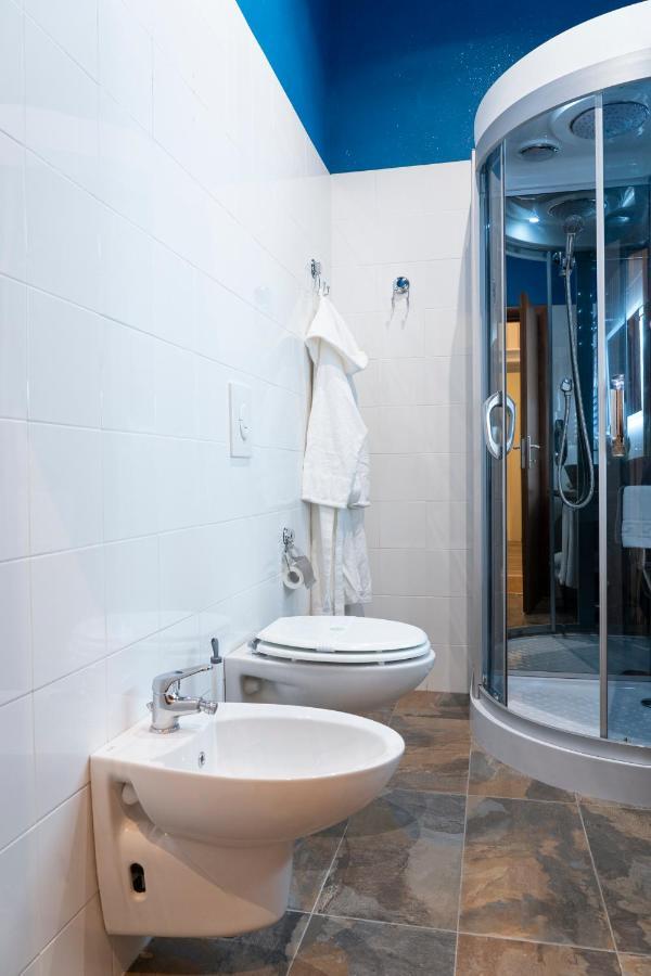 Varese Suites ภายนอก รูปภาพ